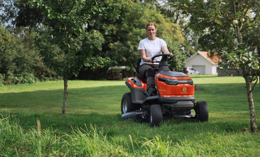Husqvarna lanserar sina första batteridrivna trädgårdstraktorer