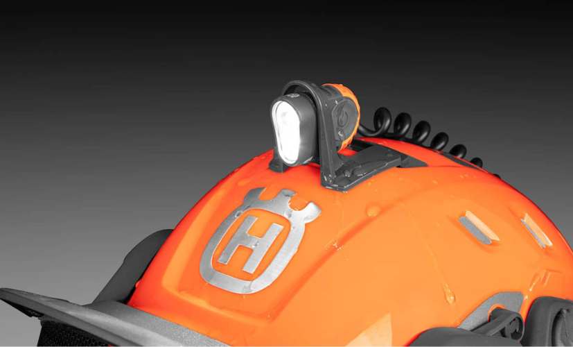 Hjälmlampa med 160 meters räckvidd från Husqvarna